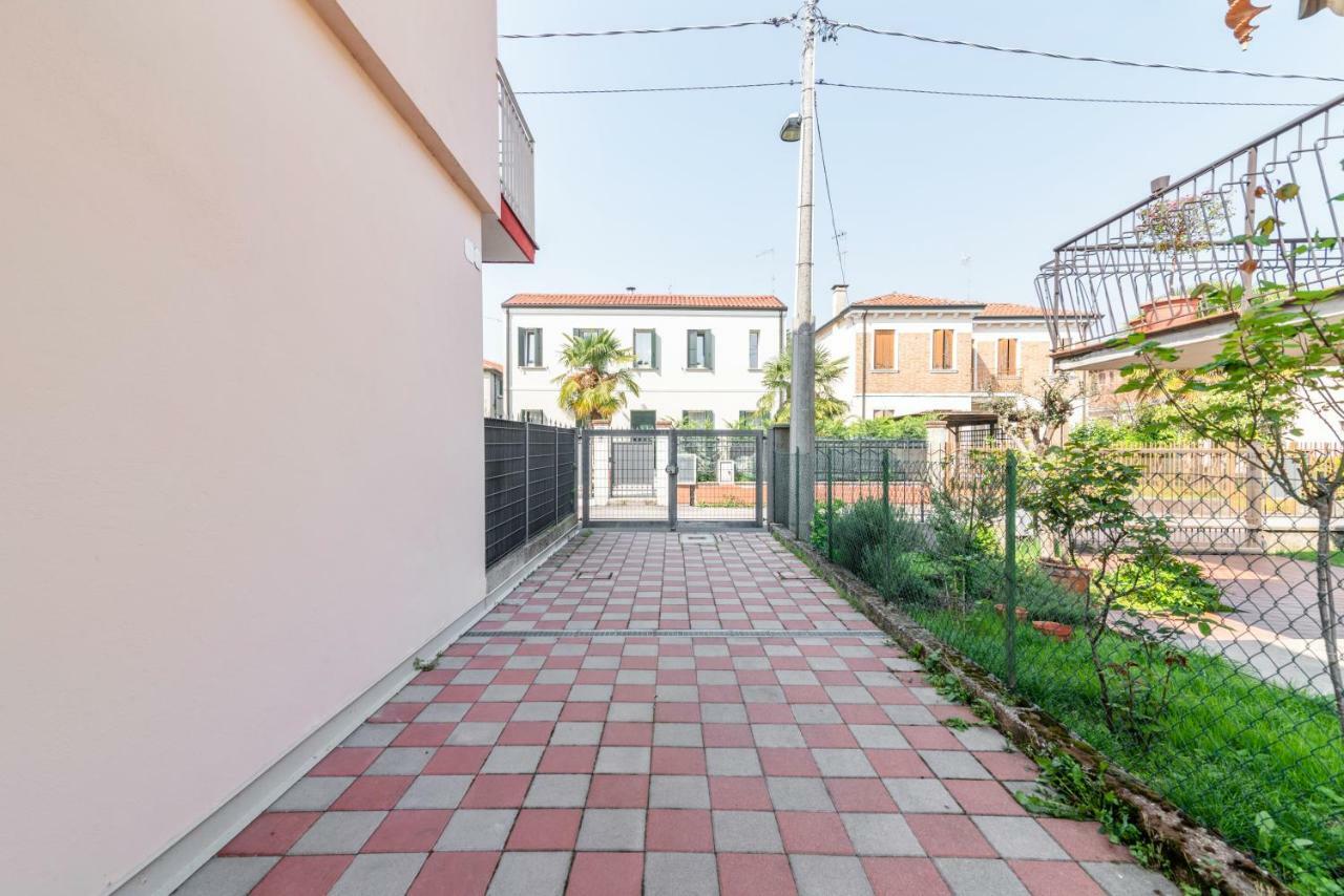 Santa Rita Roomy Apartments Padova Exterior photo